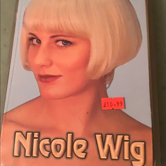 Blonde bob wig - Picture 2 of 2